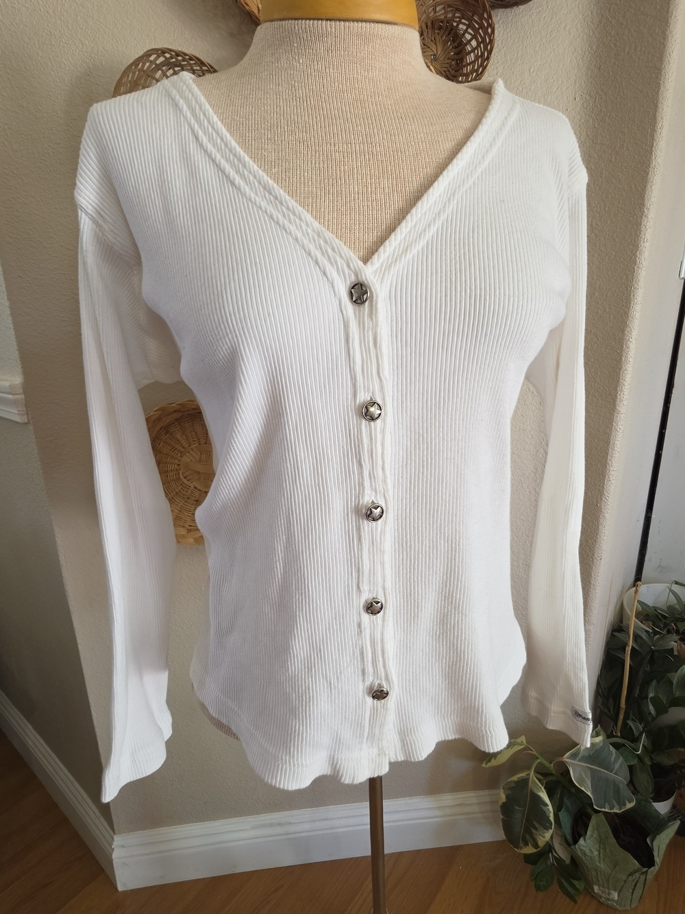 Wrangler White Ribbed V-Neck Button-Front Top